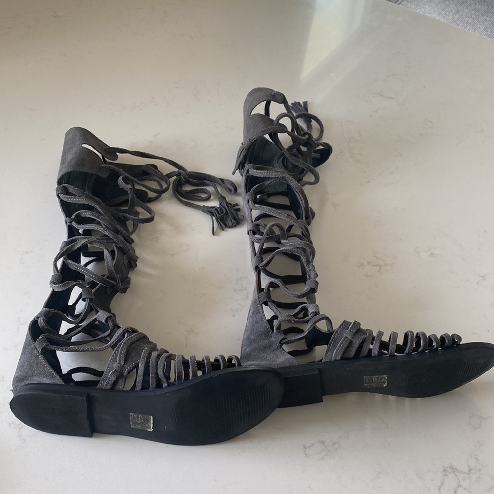 Free People Charcoal Grey Suede
Bohemian Sun Seeker Sandals Size 37 EUC - Picture 5 of 13